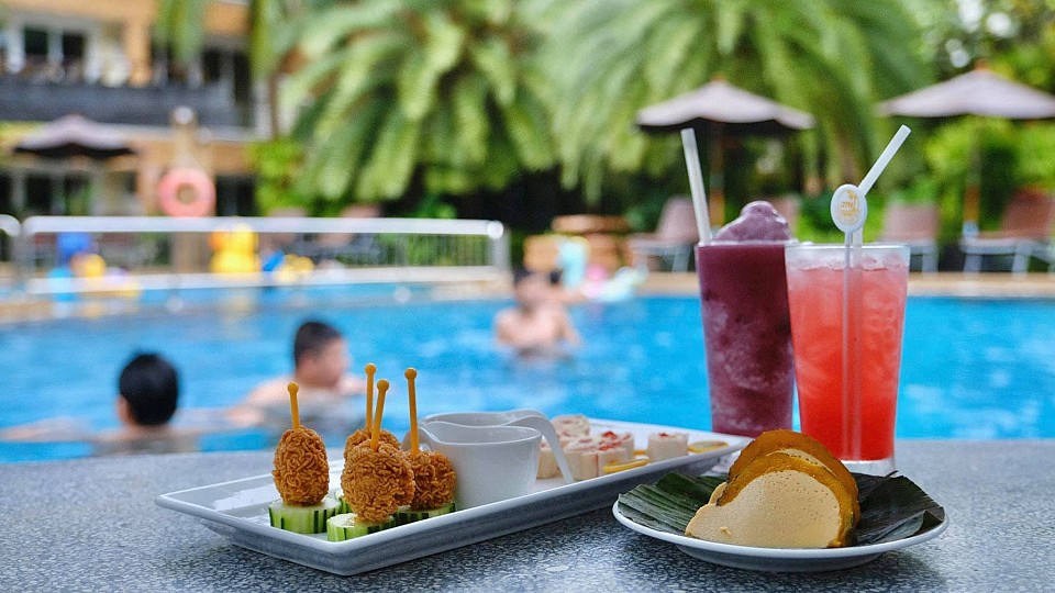 Pool Bar