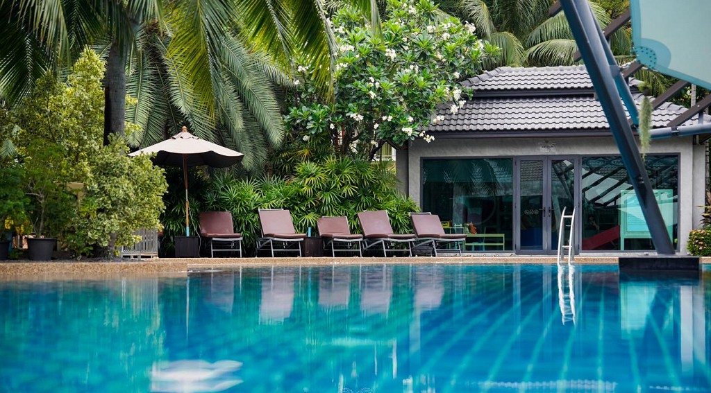 Swimming Pool&Pool bar