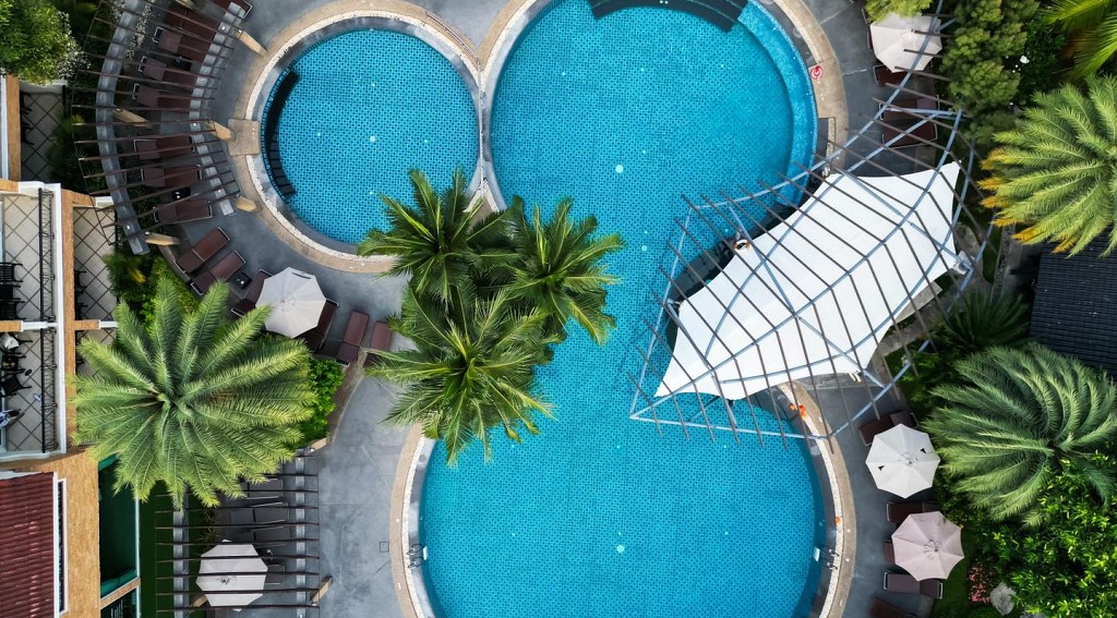 Swimming Pool&Pool bar