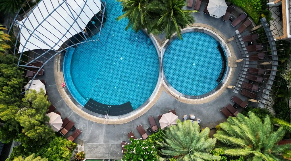 Swimming Pool&Pool bar