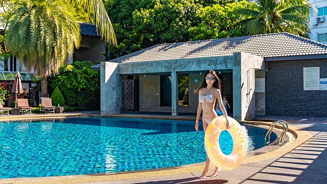 Swimming Pool&Pool bar