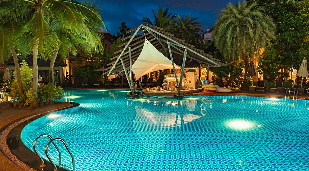 Swimming Pool&Pool bar