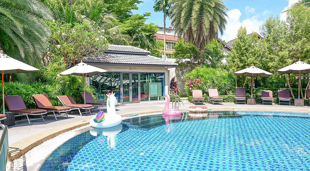 Swimming Pool&Pool bar