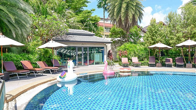 Swimming Pool&Pool bar