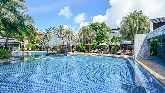 Swimming Pool&Pool bar