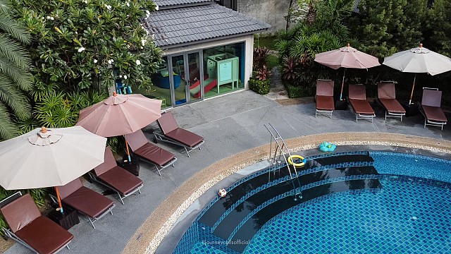 Swimming Pool&Pool bar